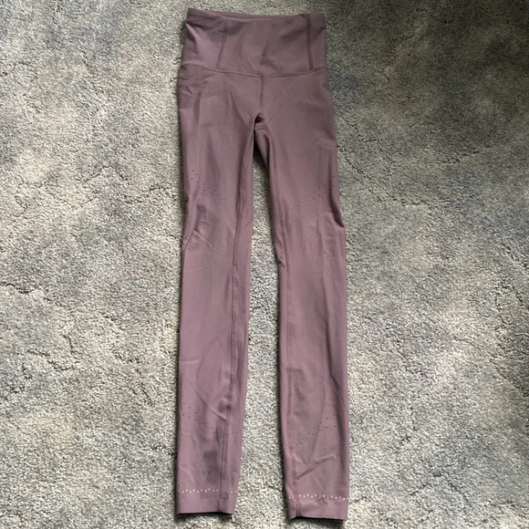 Lululemon zone in crop leggings frosted mulberry - Picture 6 of 8